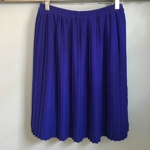 Elastic-waist Banana Republic skirt